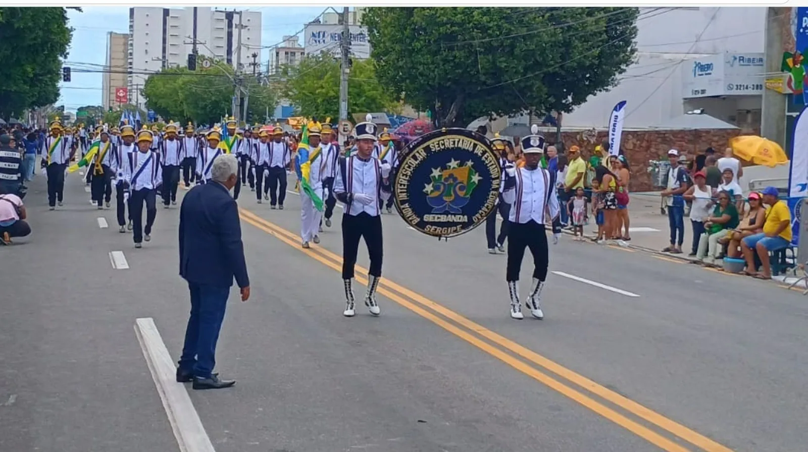 SMTT orienta motoristas sobre rotas durante desfile em Aracaju