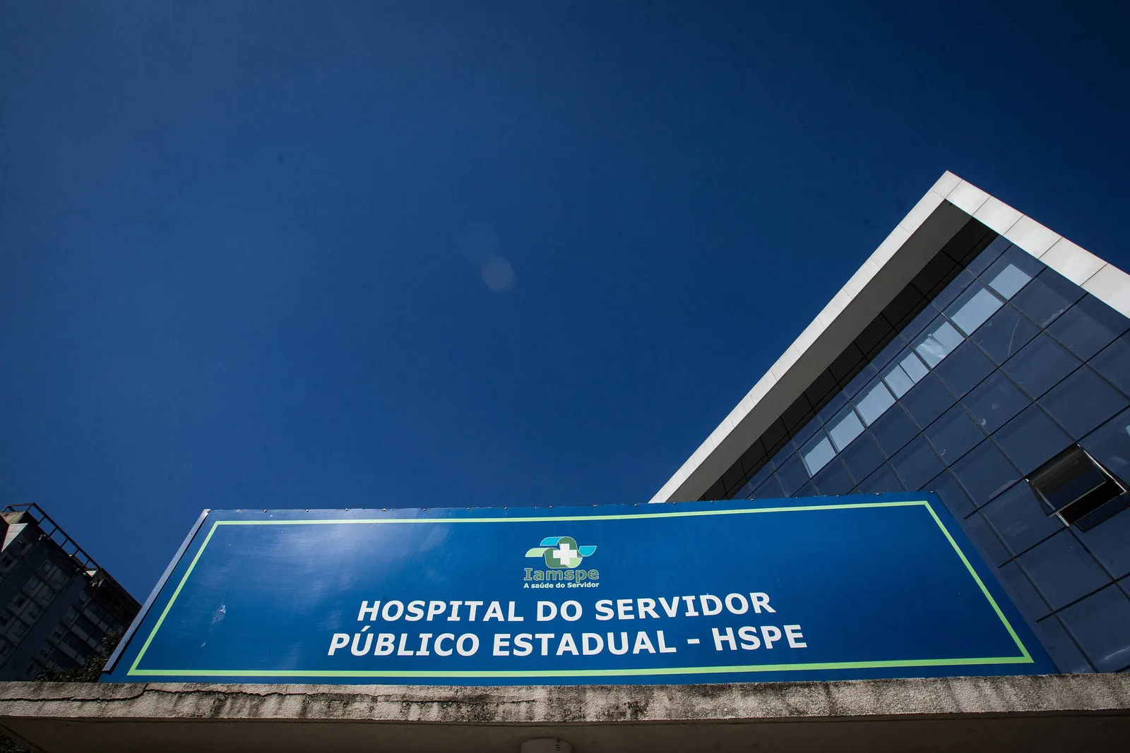 Idosa fica sem movimento nas pernas após cirurgia adiada em hospital paulista