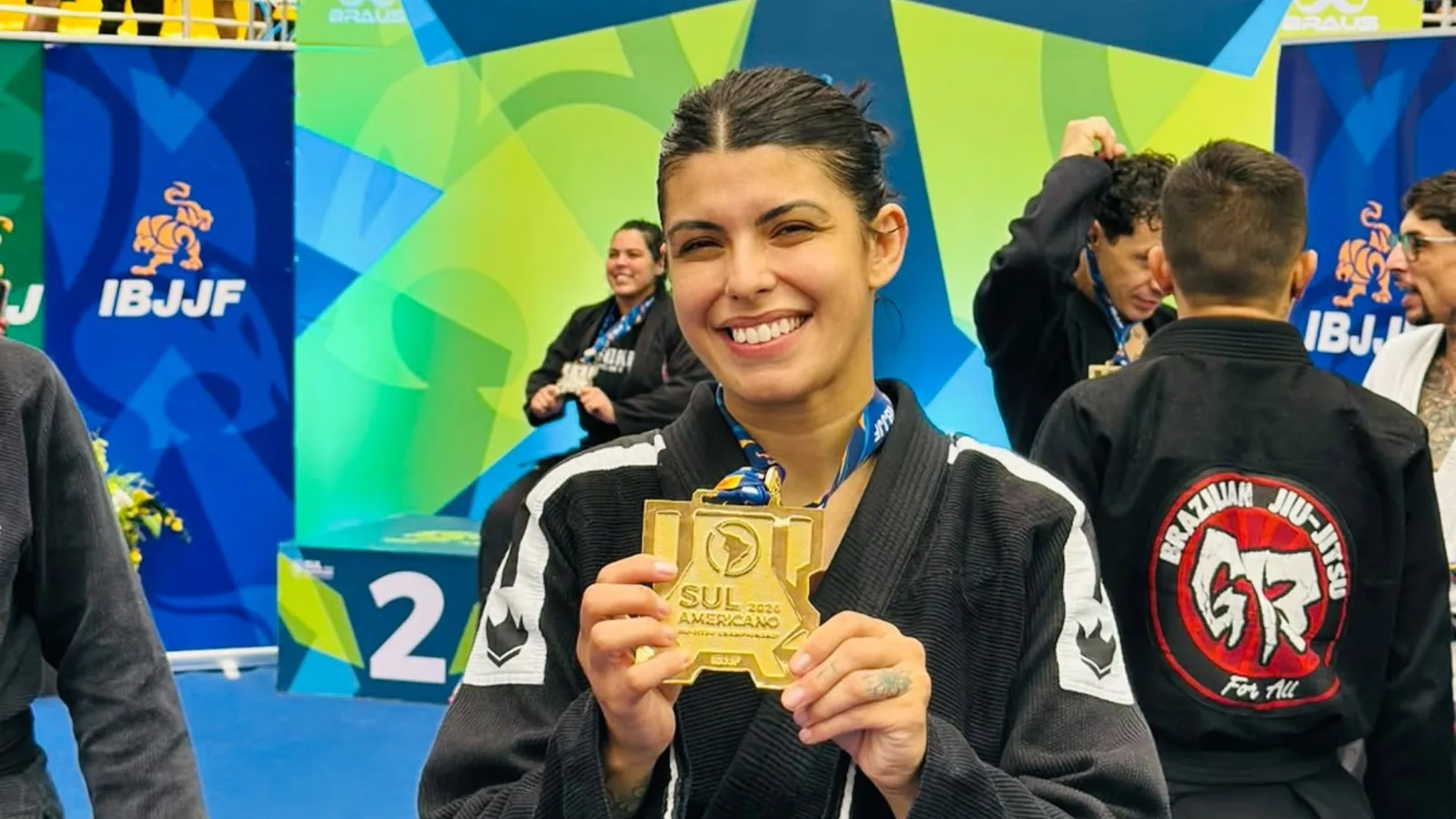 Jenifer Oliveira conquista título sul-americano de jiu-jítsu após nove anos sem competir