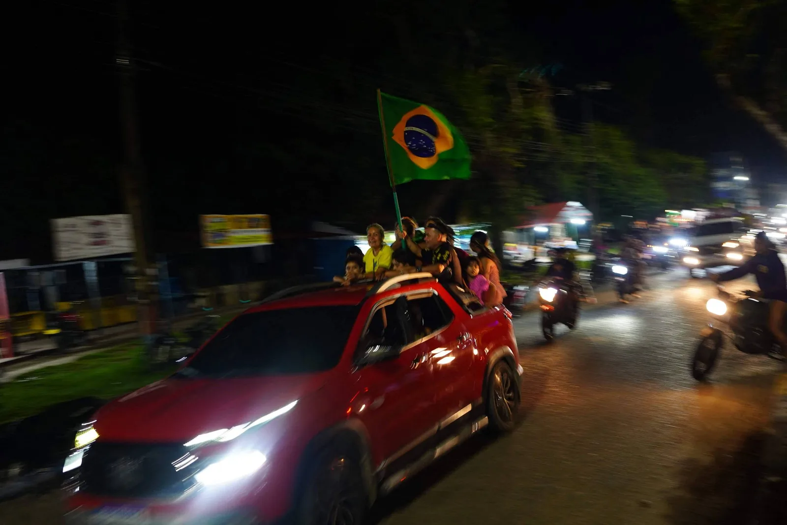 Possível governo de Flávio Bolsonaro preocupa Europa por clima e acordo comercial