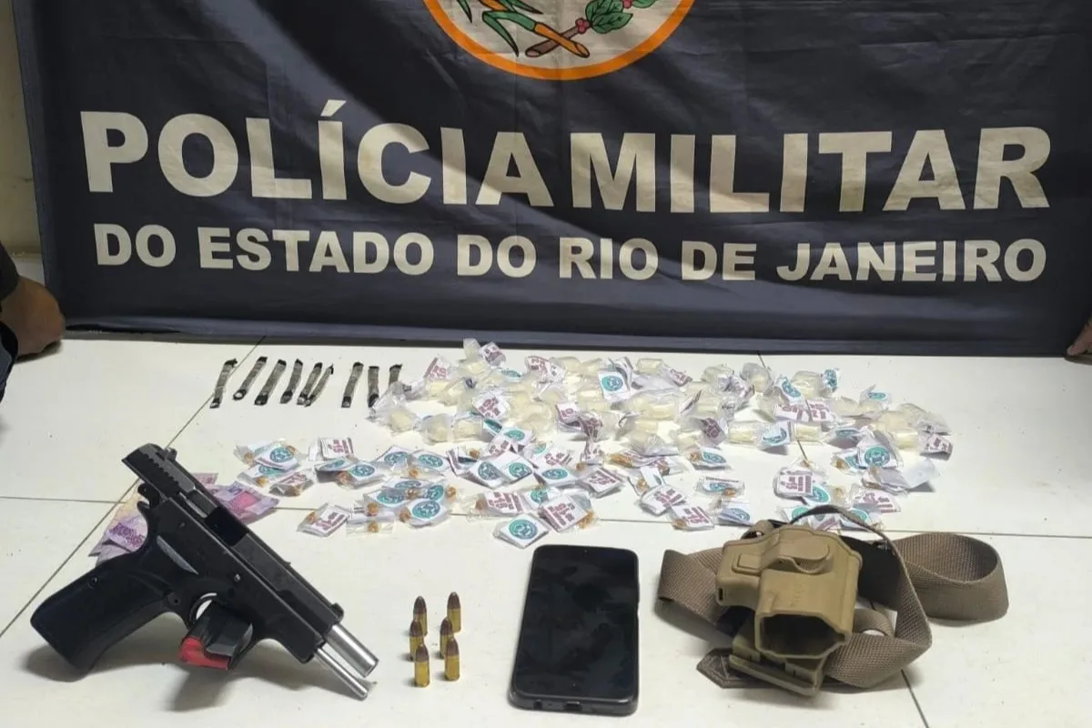 Polícia Militar prende jovem com drogas e pistola em Araruama