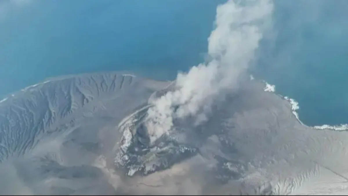 Erupção do Anak Krakatau afeta 467 voos e fecha seis aeroportos na Indonésia