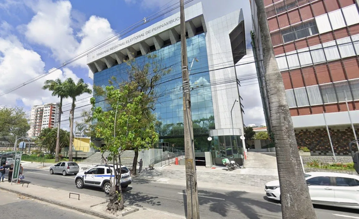 TRE-PE mantém diligências sobre cartazes contra Raquel Lyra e nega liminar a jornalistas