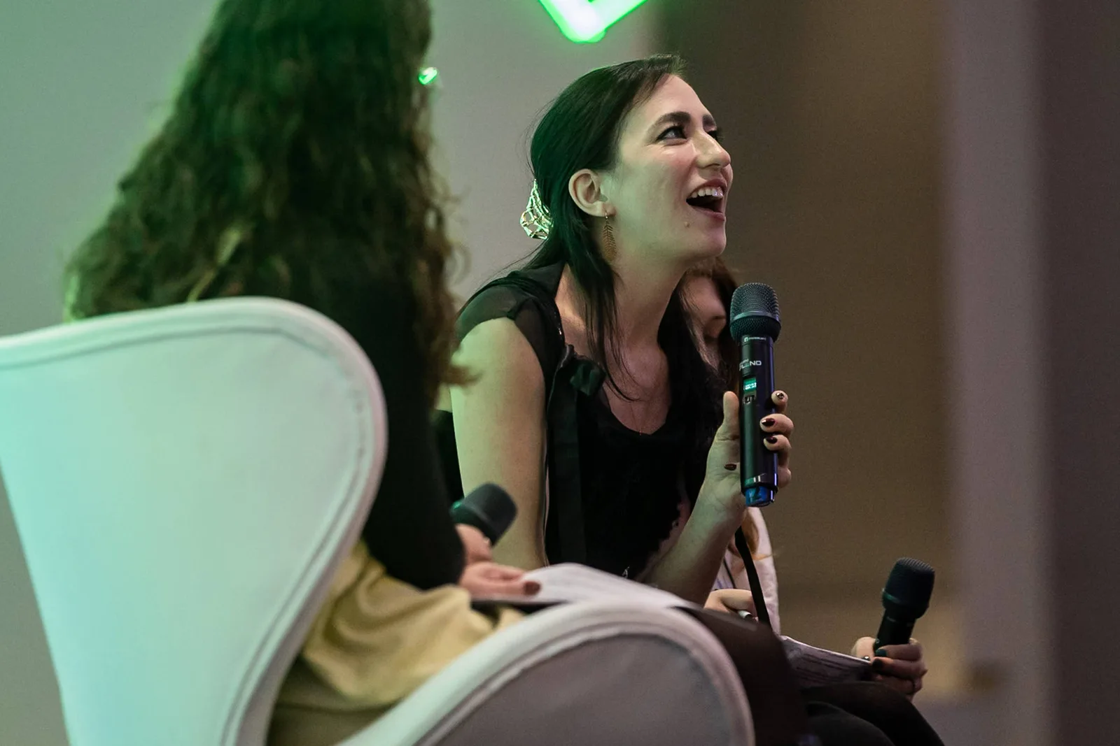 SenLinYu emociona público ao apresentar ‘Alchemised’ na Bienal de São Paulo