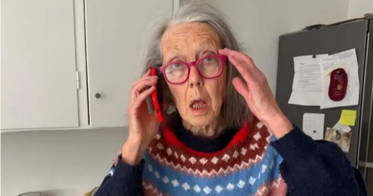 Anne Carson reage em casa ao anúncio do Nobel de Literatura