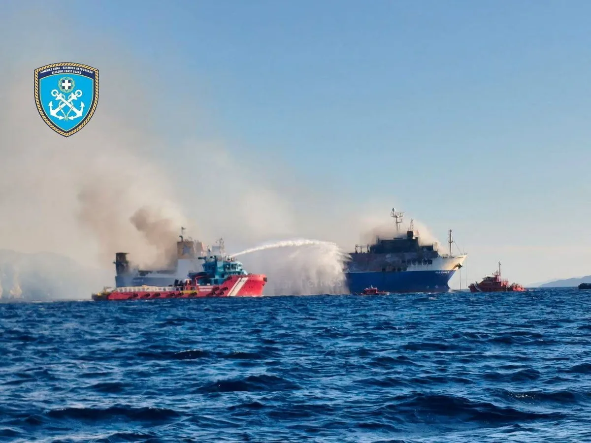 Blue Carrier 2 é evacuado após incêndio no mar Egeu