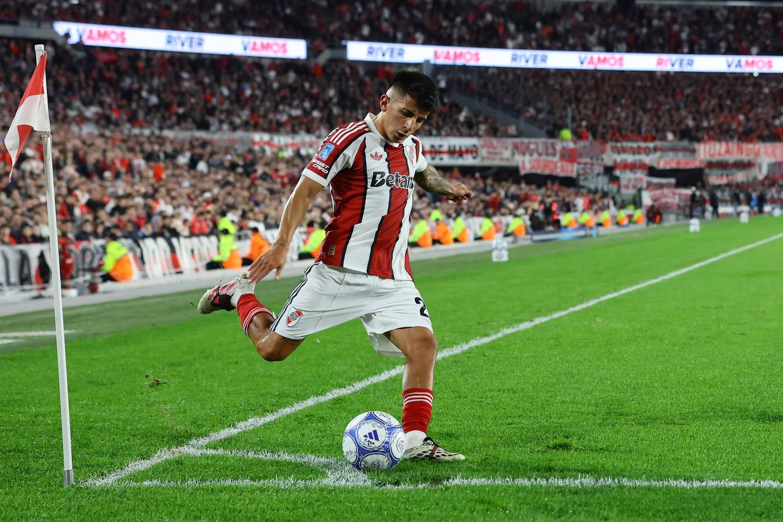 River Plate lidera gastos na janela e desafia domínio brasileiro