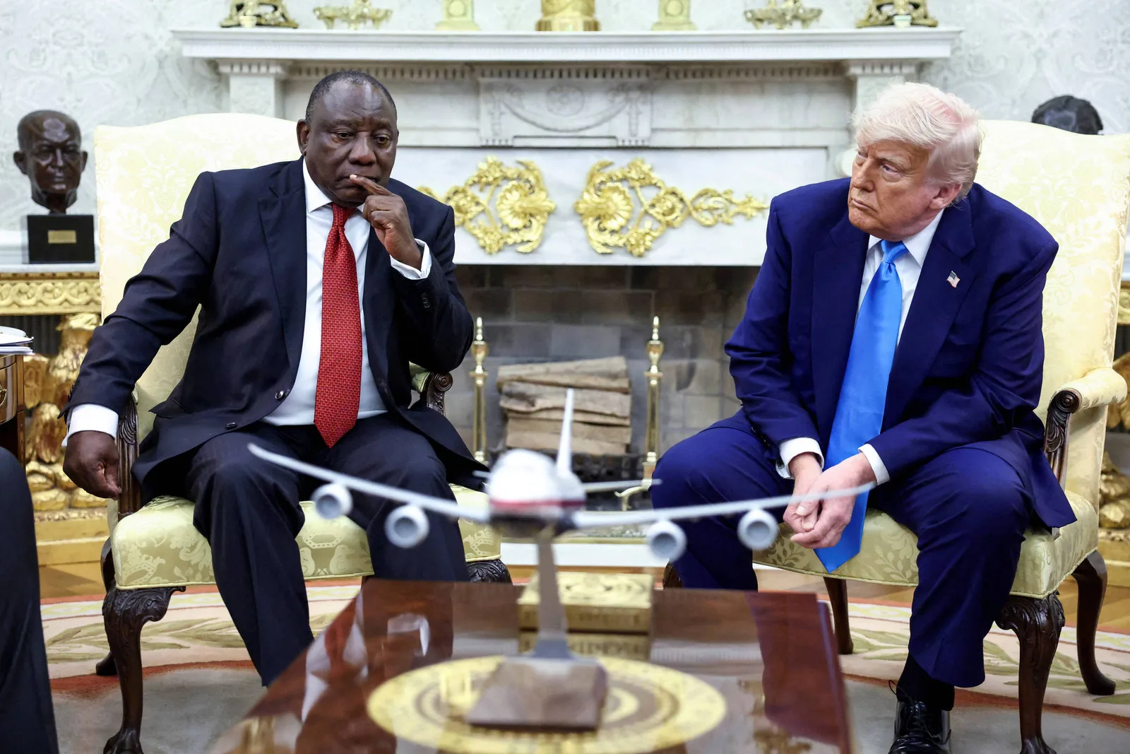 EUA restringem vistos de sul-africanos ligados a políticas raciais