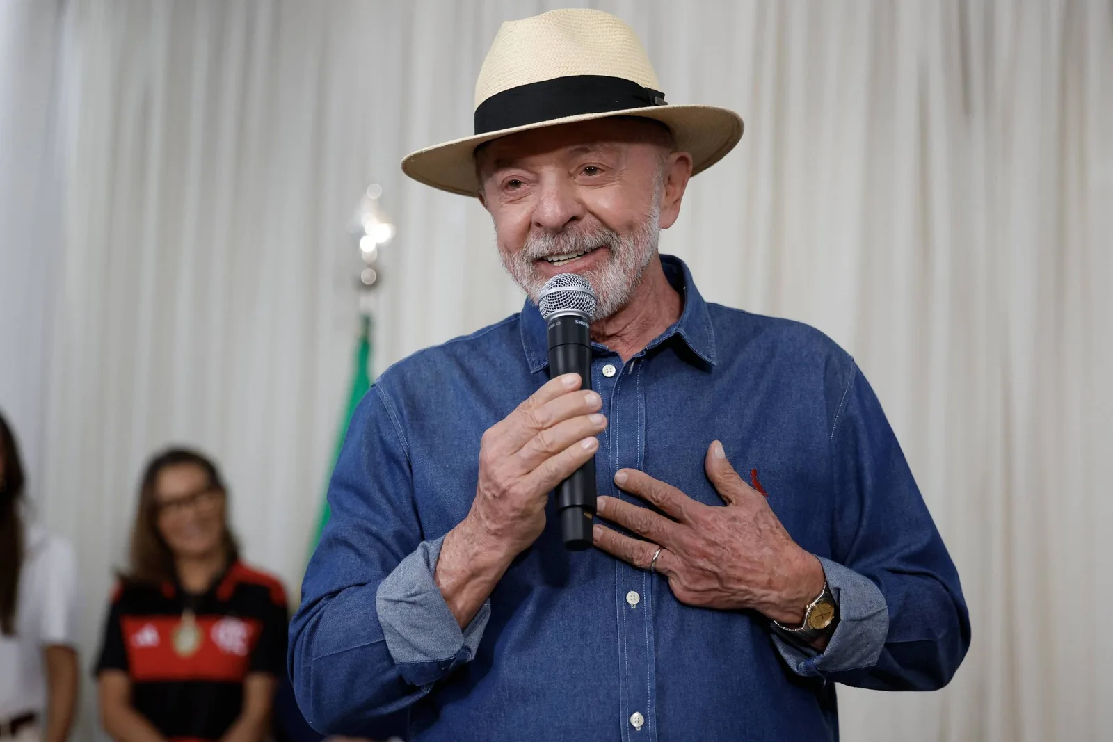Debate da Globo pode ficar sem Lula, enquanto Flávio mira confronto no segundo turno