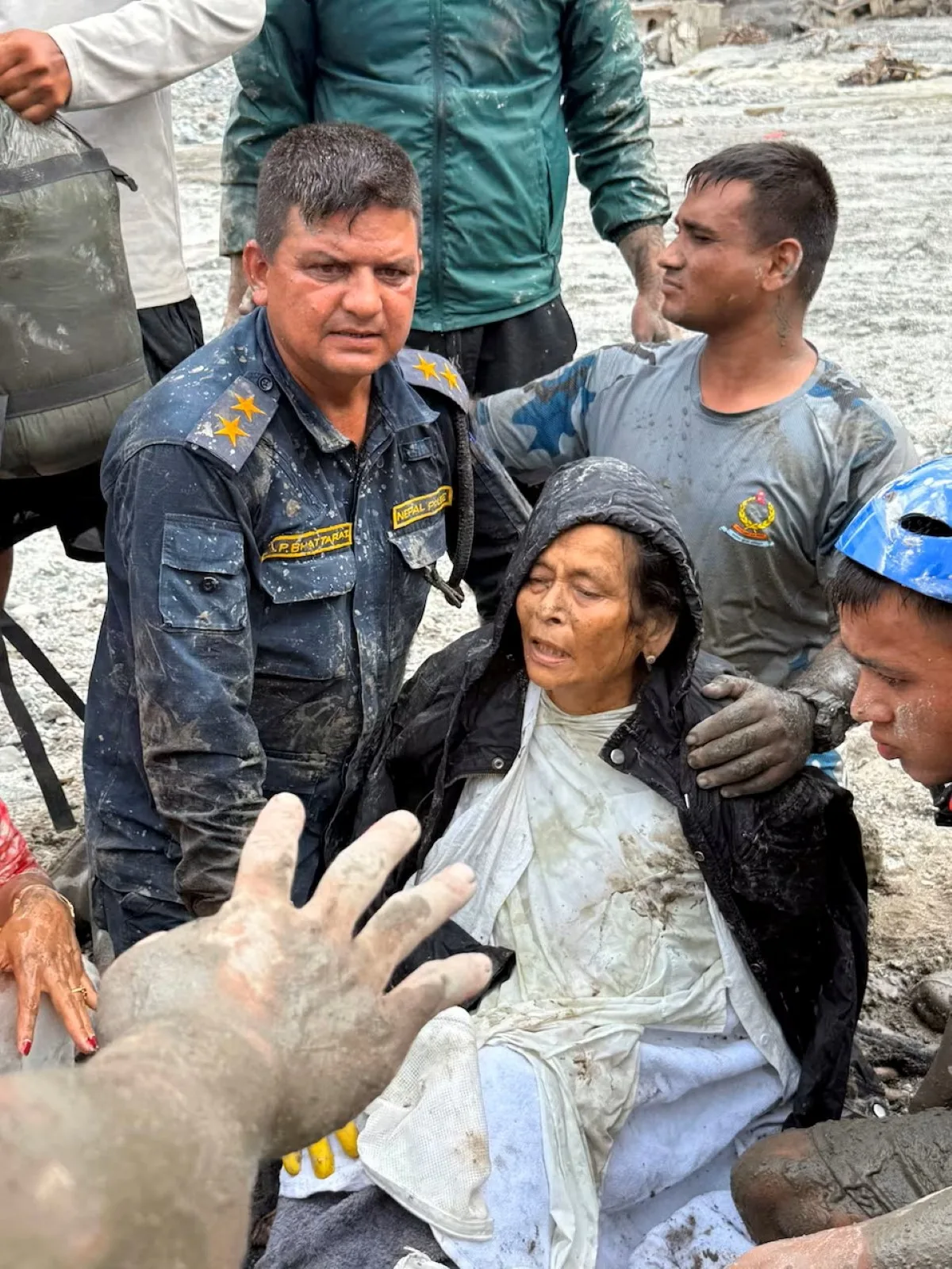 Idosa é encontrada viva após família iniciar luto por sua morte no Nepal