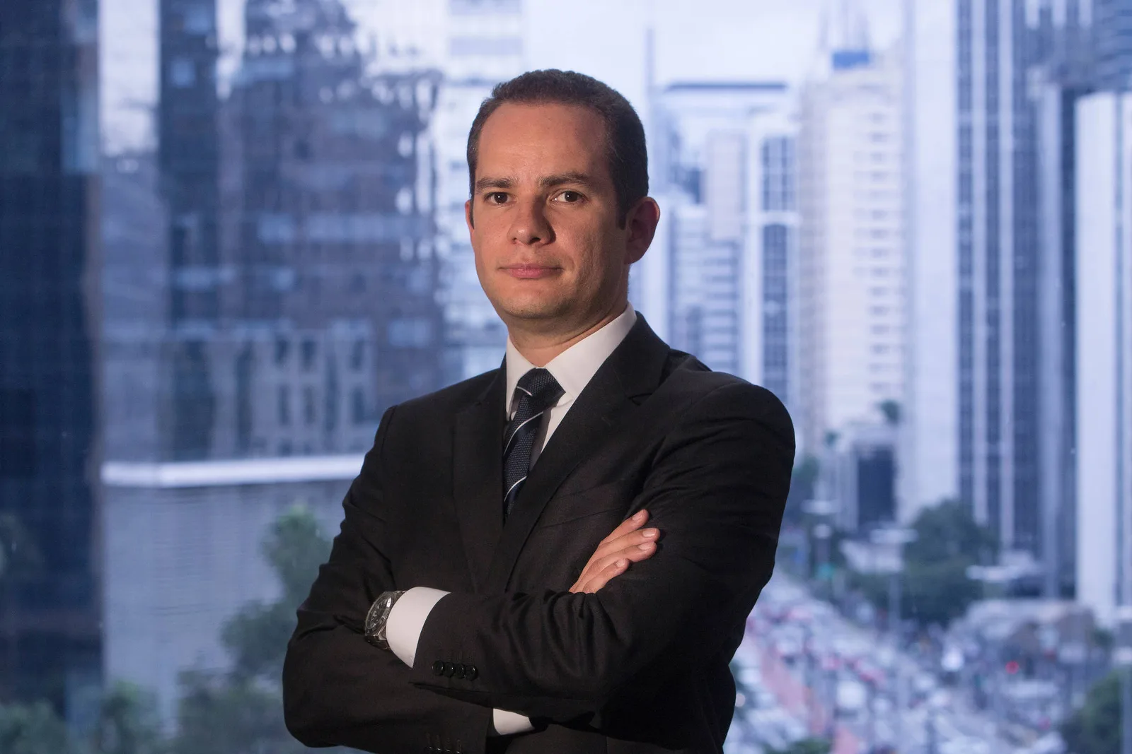 Bradesco reduz projeção de crescimento e vê Selic em 13,25% em 2026
