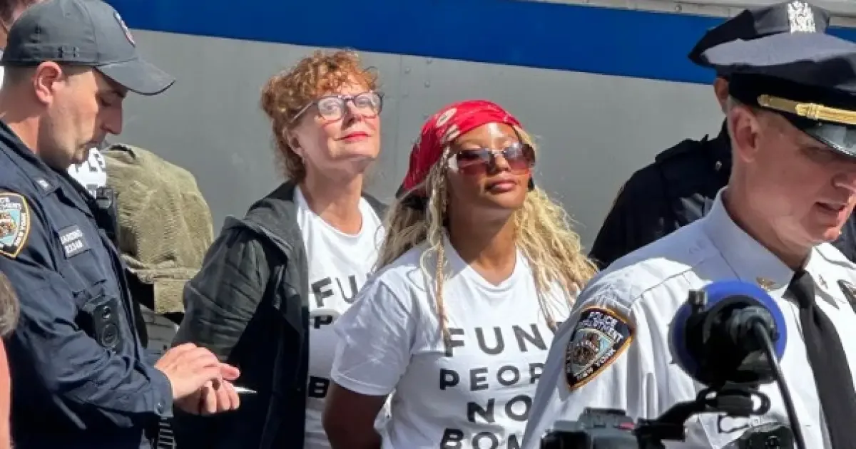 Susan Sarandon, Hannah Einbinder e Cynthia Nixon são detidas em ato em Nova York