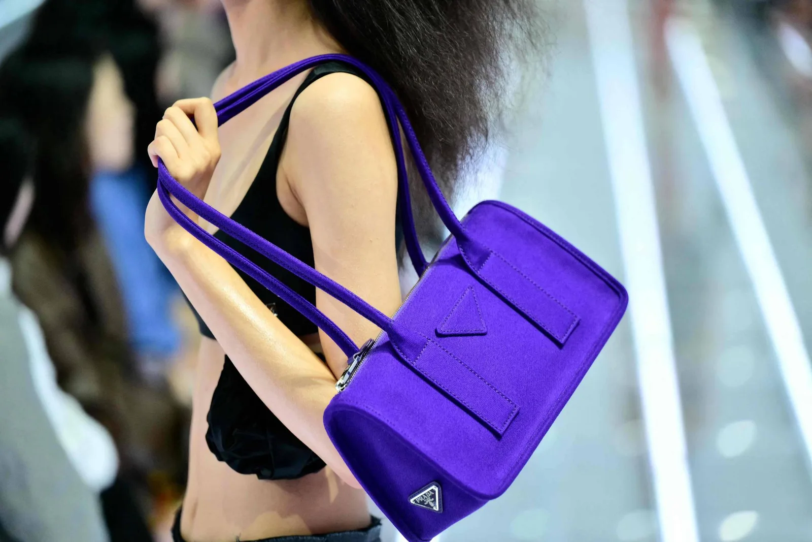 Em Milão, marcas de moda reafirmam códigos próprios contra a repetição