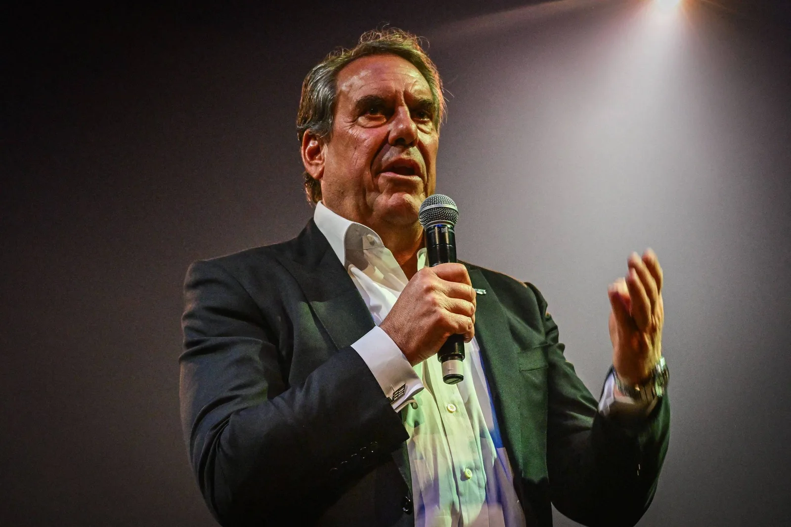 GM aposta em novos modelos e eletrificação sob comando de Mark Reuss