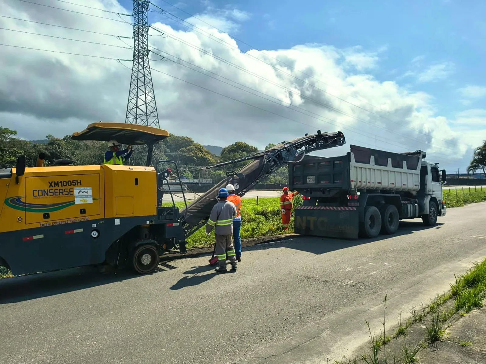 Obras bloqueiam trechos das marginais da Padre Manoel da Nóbrega em Itanhaém