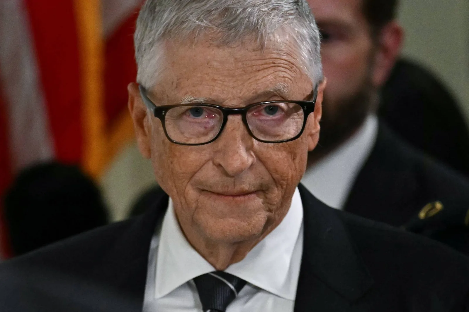 Bill Gates defende regras mais rígidas para conter riscos da inteligência artificial