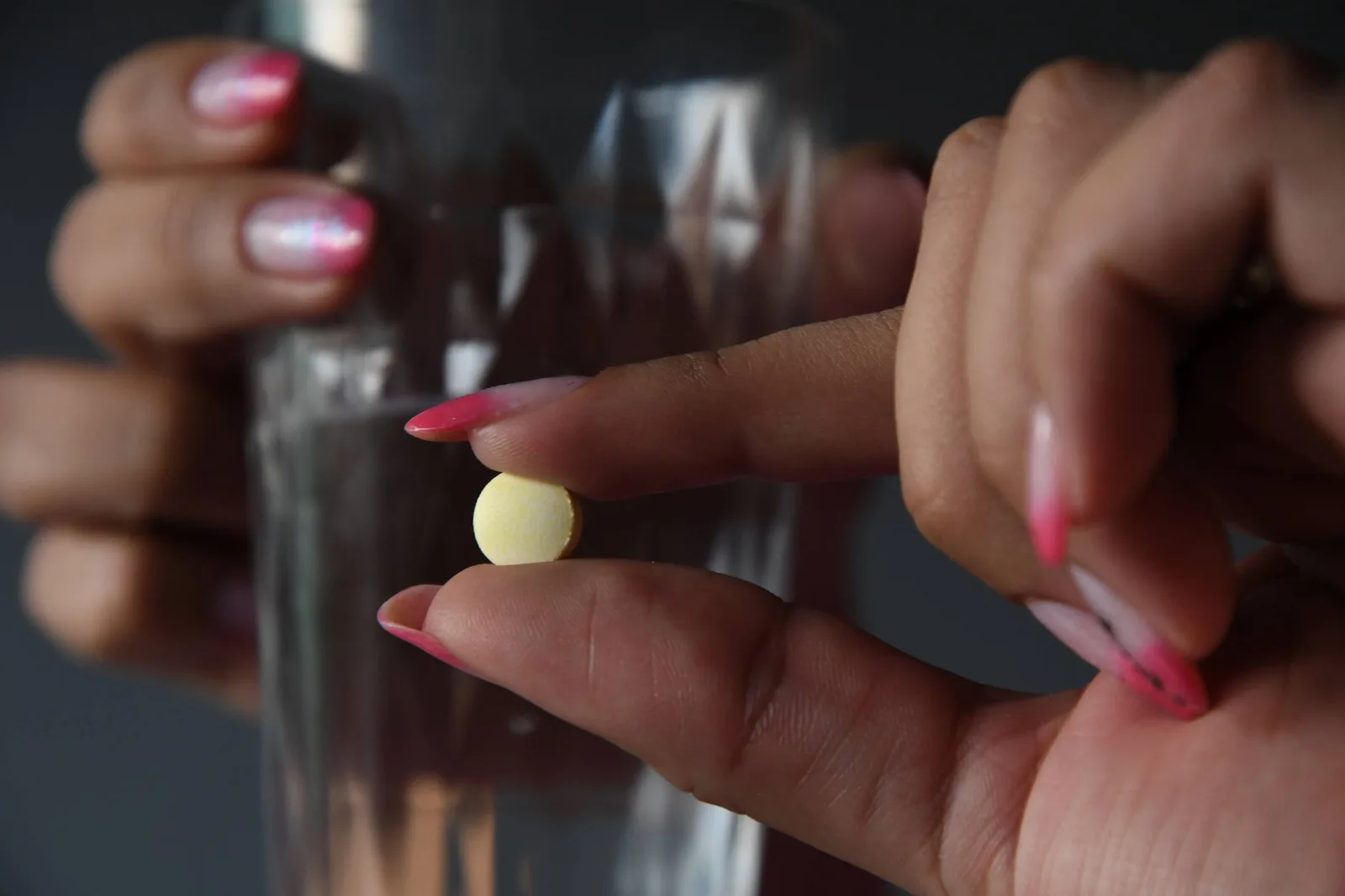 Estudo encontra relação entre pílula combinada e comportamento alimentar emocional