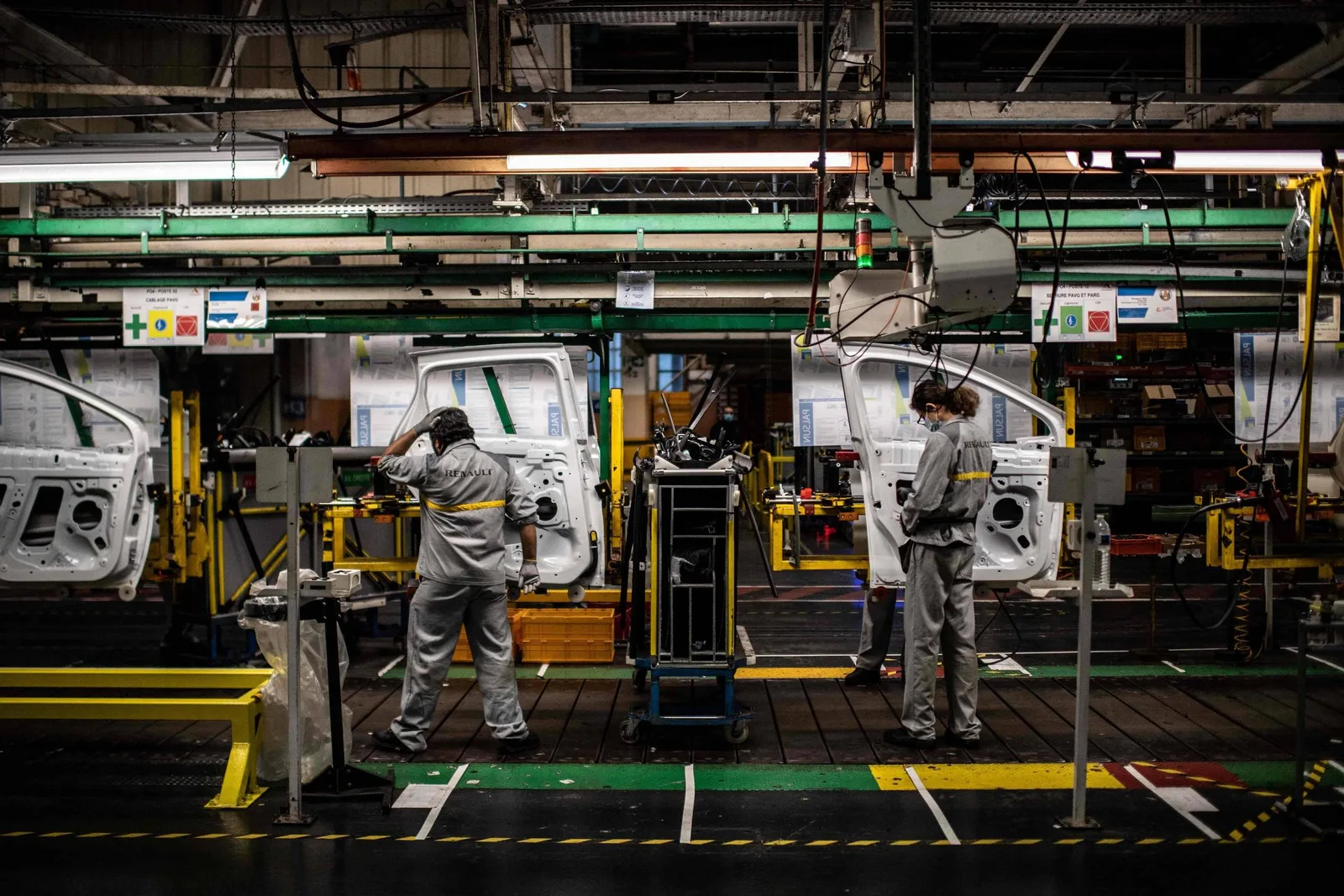 Renault e Geely ampliam parceria e preparam dois modelos eletrificados no país