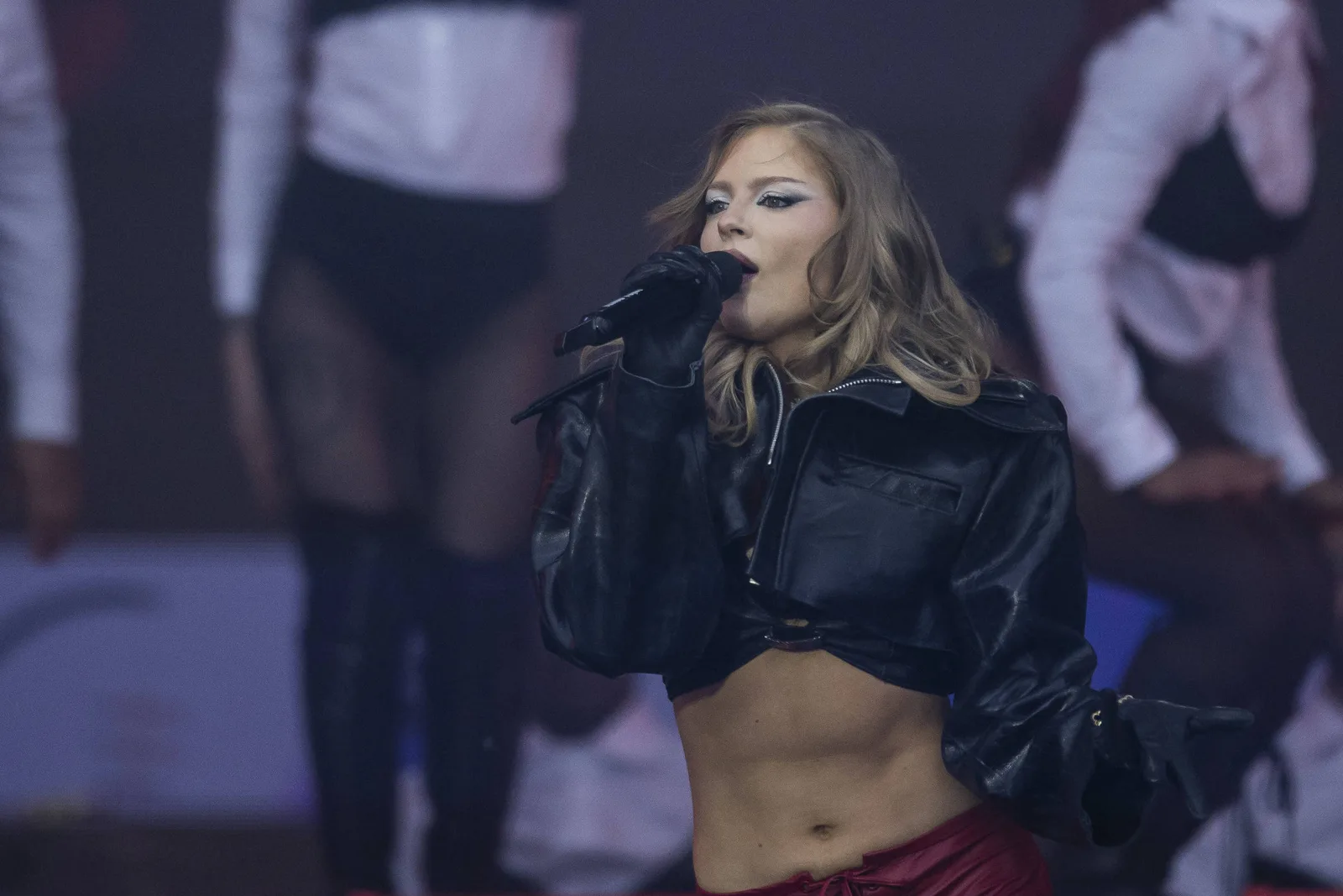 Luísa Sonza abre palco Mundo do Rock in Rio com bossa nova e rock