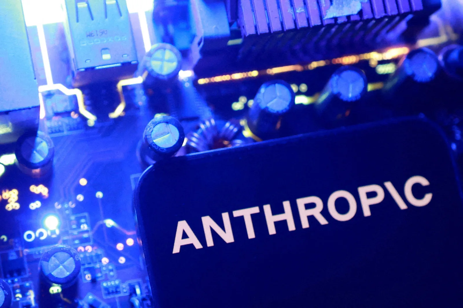 Anthropic pode chegar ao mercado com avaliação de US$ 2 trilhões