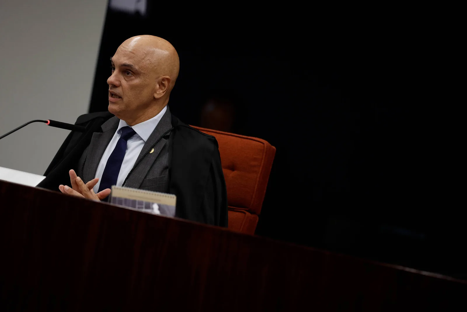 Moraes aponta omissão de 180 documentos em decisão sobre o Banco Master
