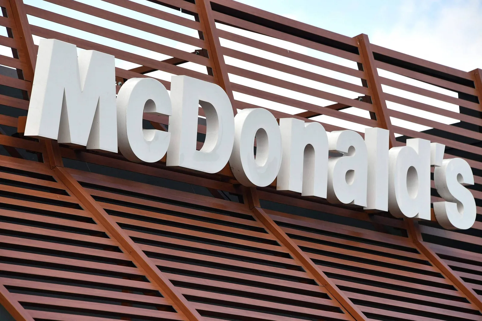 McDonald’s mira mercado de frango e bebidas para recuperar participação