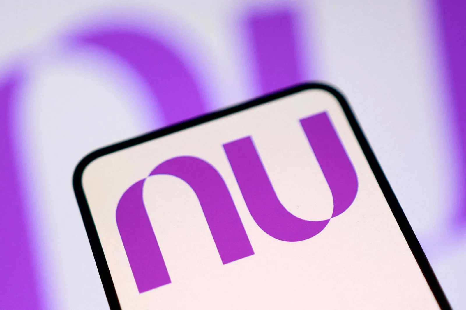Nubank avalia associação com Monzo em operação de até £ 10 bilhões