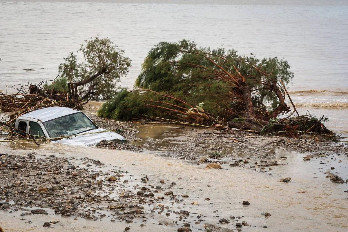Creta mantém alerta vermelho após chuva interromper travessias e isolar equipes