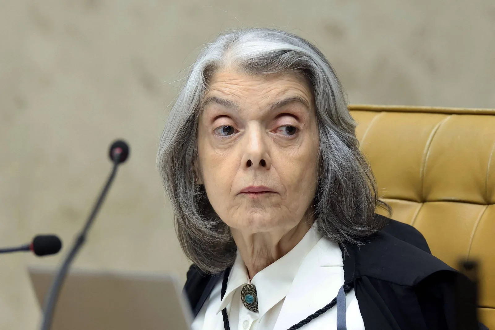 Cármen Lúcia ficou fora de circuito informal que influencia a política