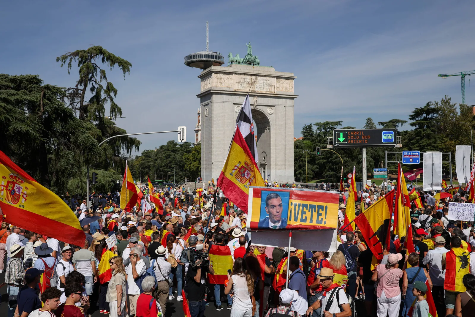 Protesto em Madri cobra eleições antecipadas após crise migratória em Ceuta