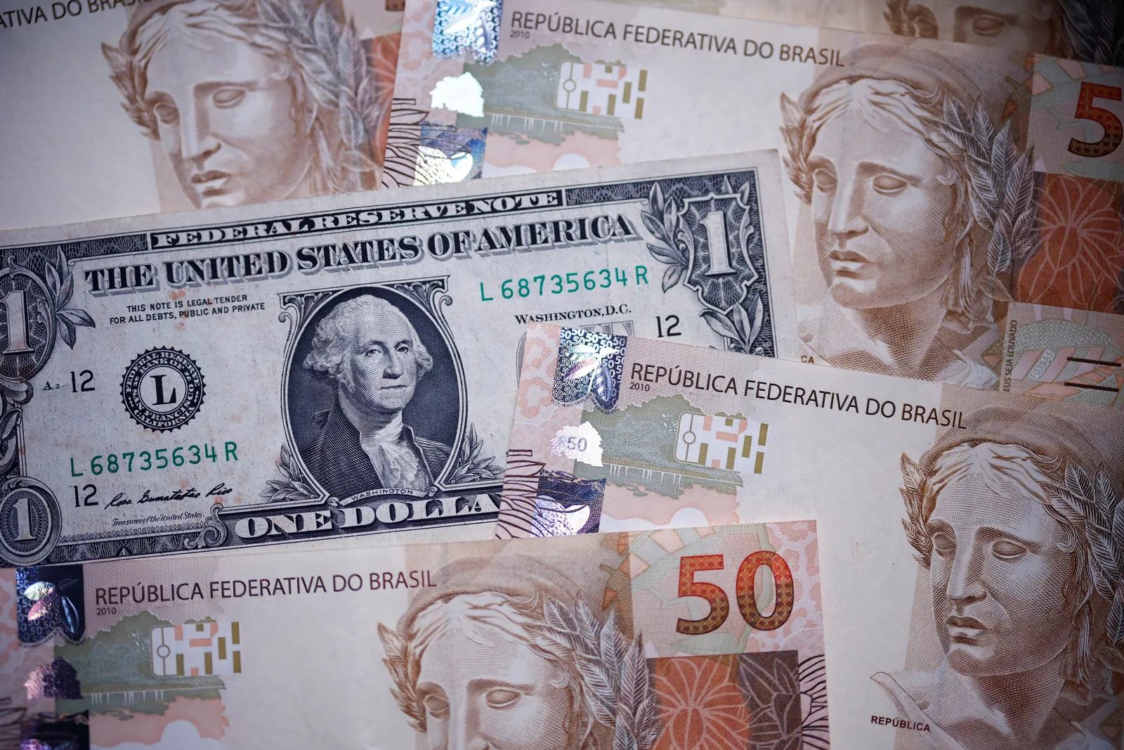 Petróleo recua enquanto mercado avalia custo do reajuste do Bolsa Família