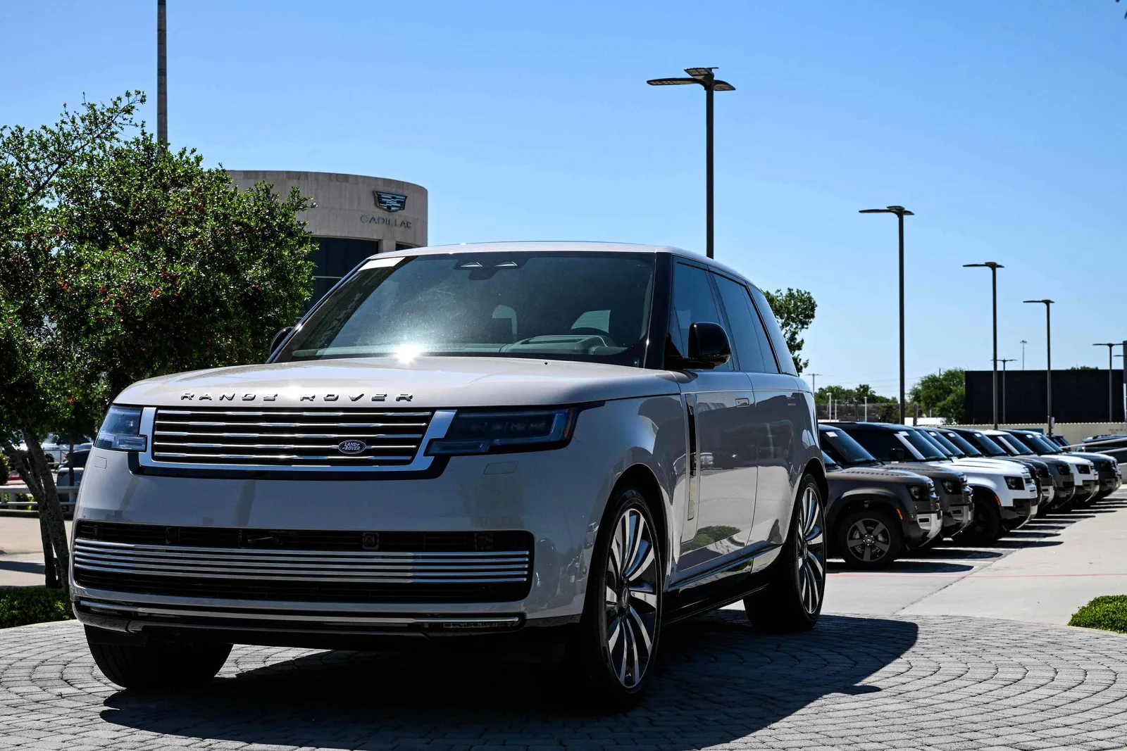 Jaguar Land Rover prevê economia de 1,7 bilhão de libras com reestruturação