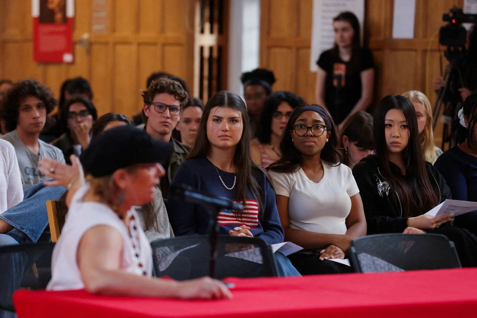 Cornell terá promotora especial após novas dúvidas sobre caso de violência sexual