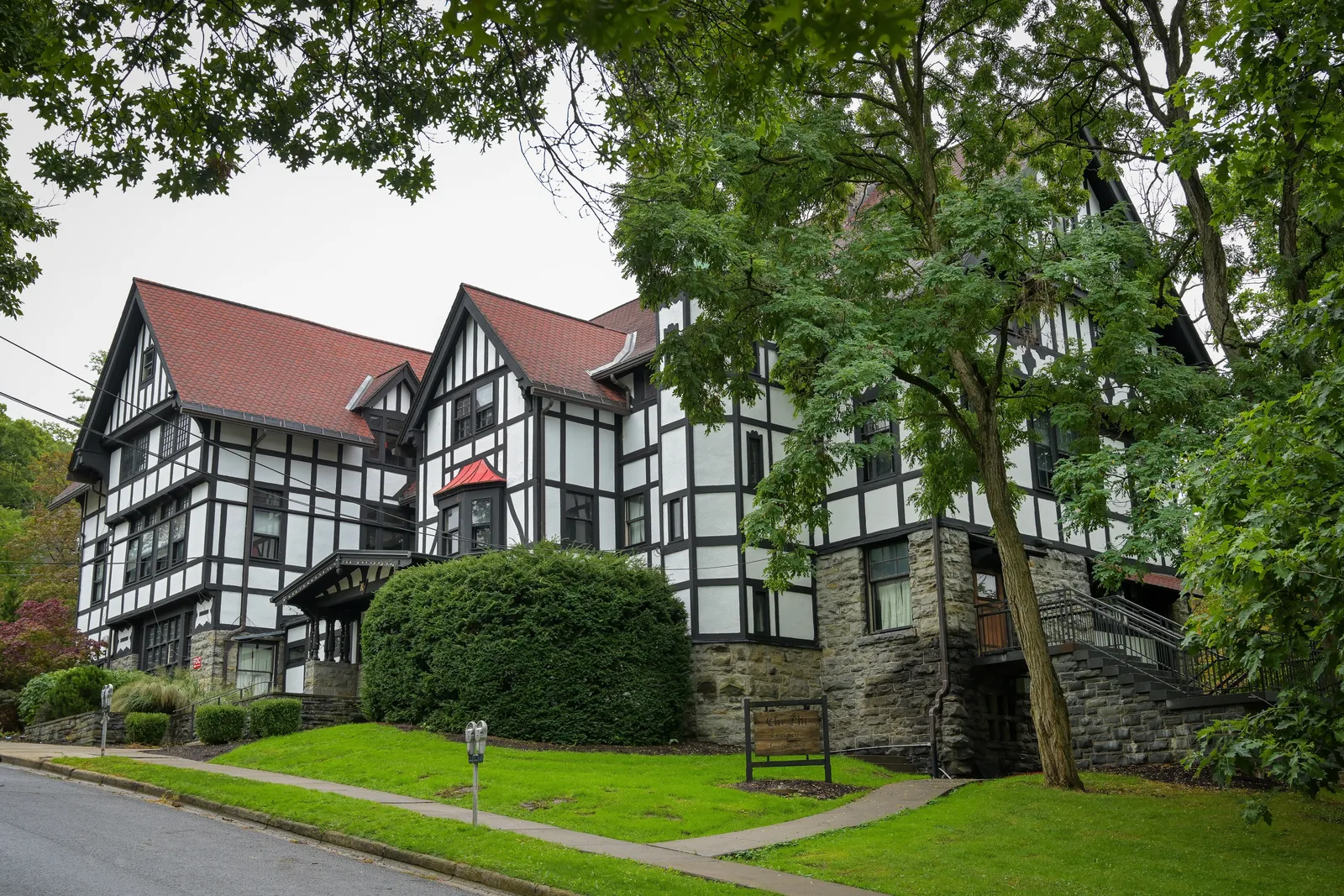 Caso envolvendo fraternidade de Cornell volta à análise criminal nos EUA