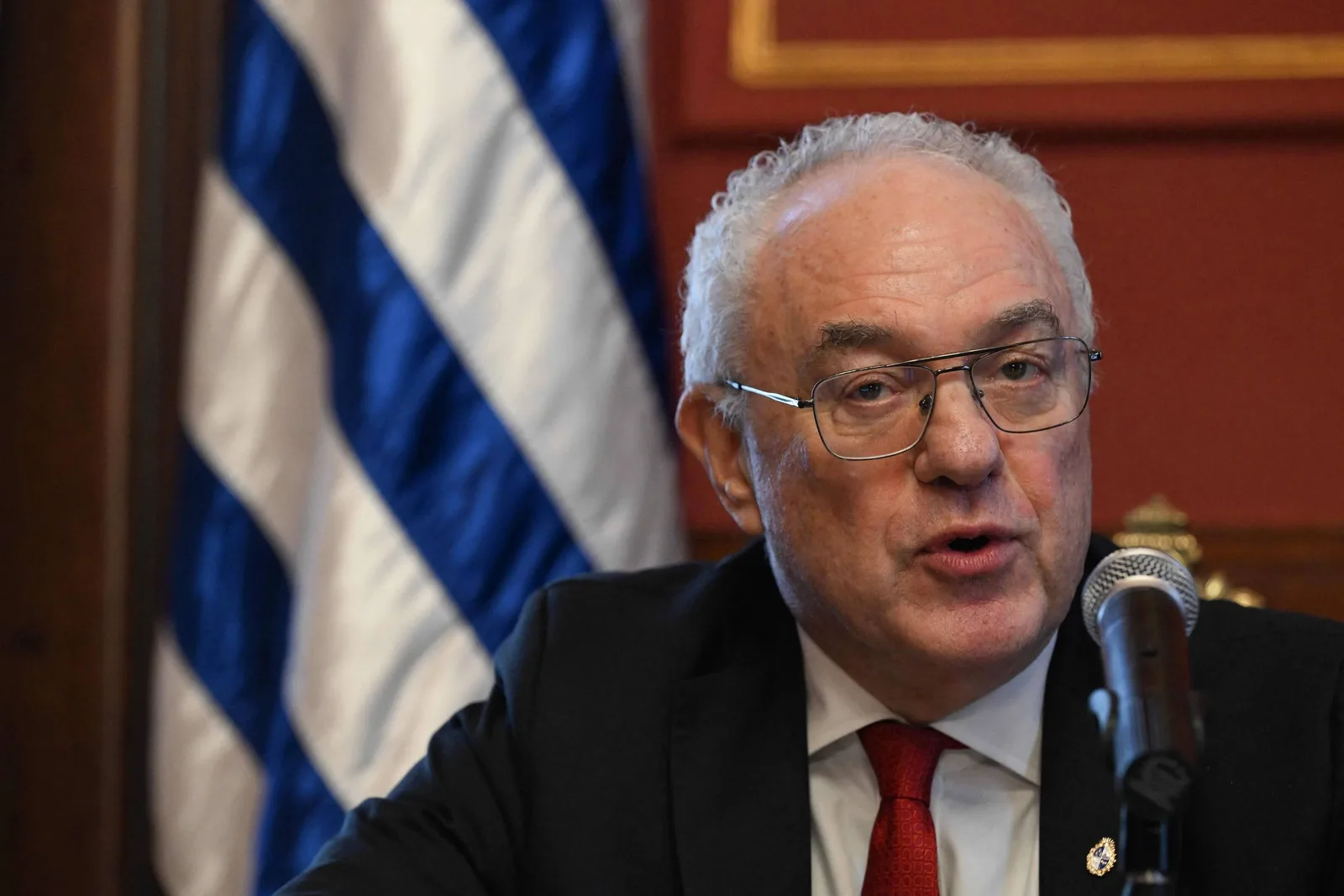 Caracas vê ingerência em fala uruguaia sobre relações com a Venezuela