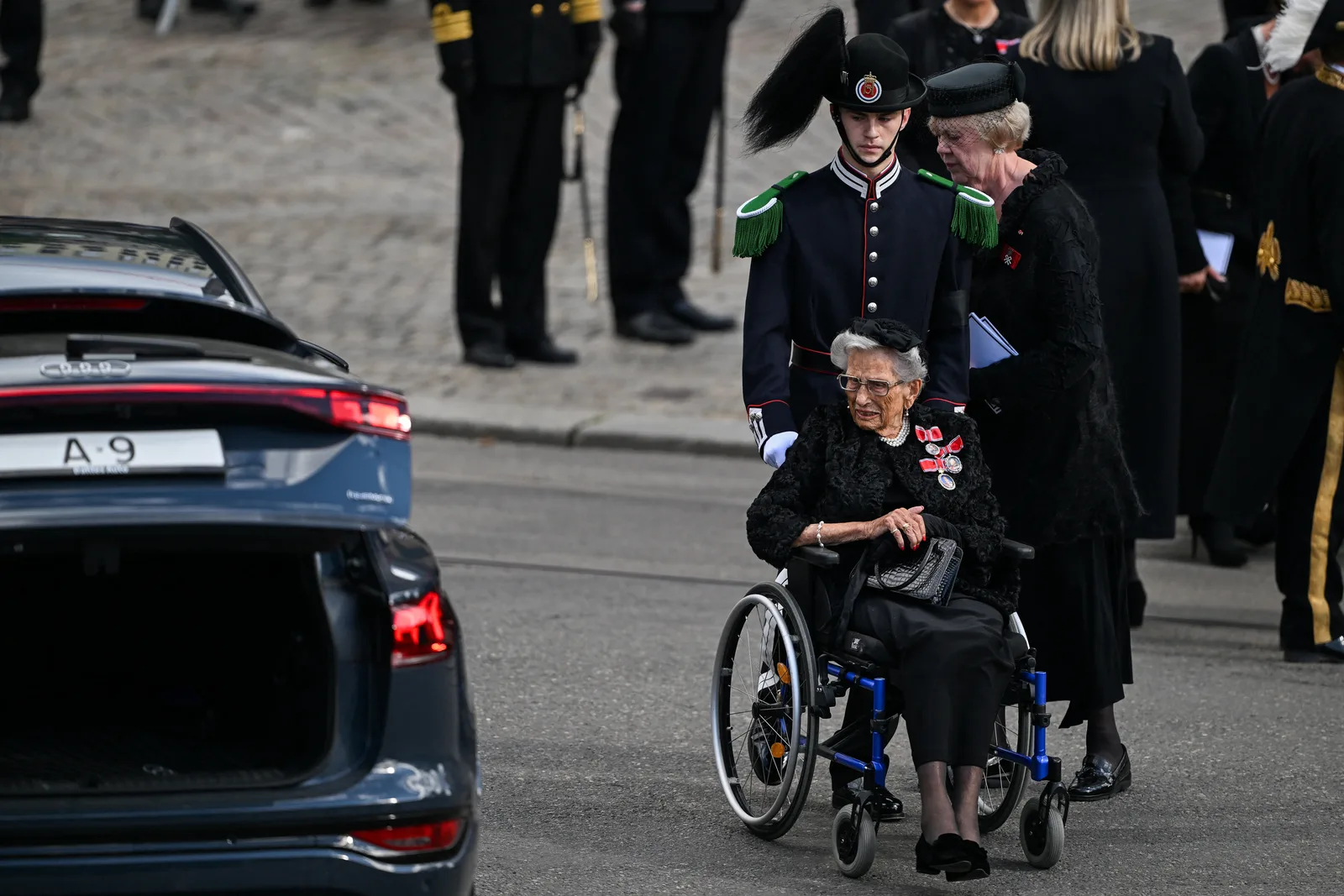 Bandeiras da Noruega serão hasteadas a meio mastro após morte de Astrid