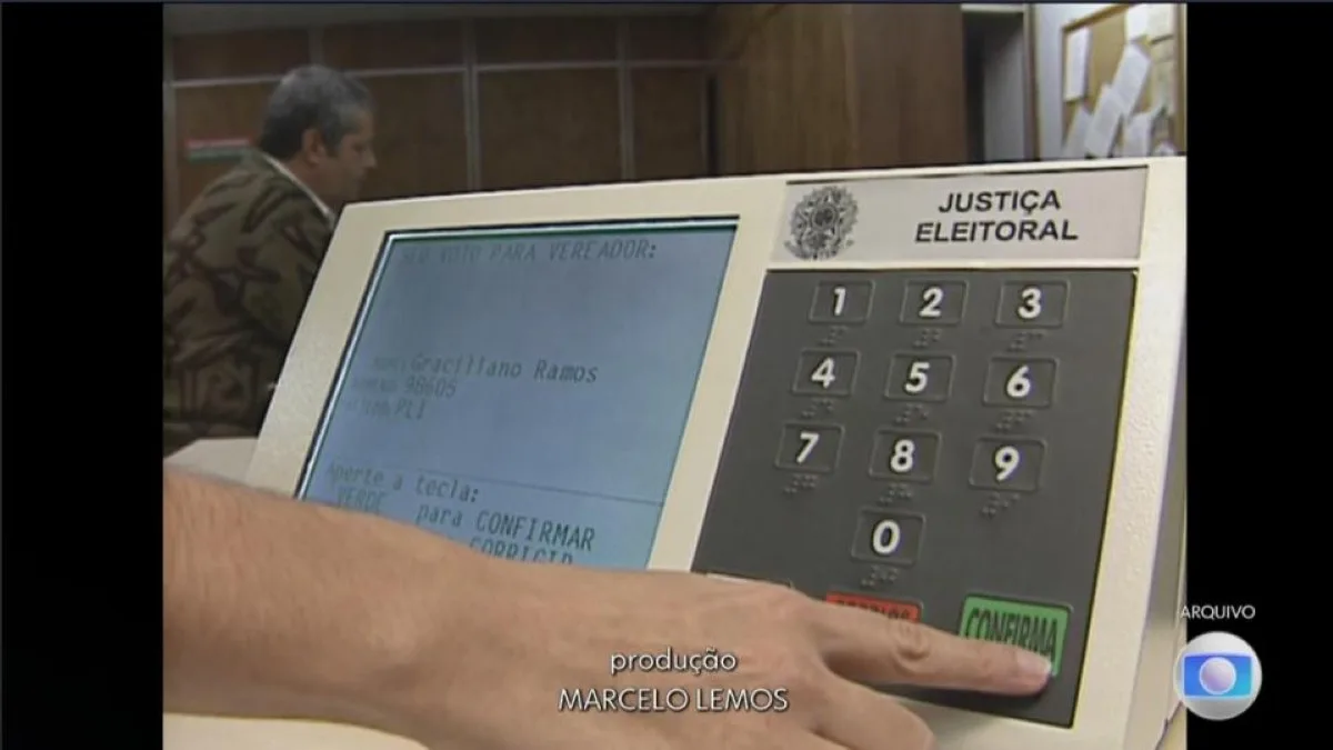 Urna eletrônica substituiu papel e reduziu fraudes na apuração