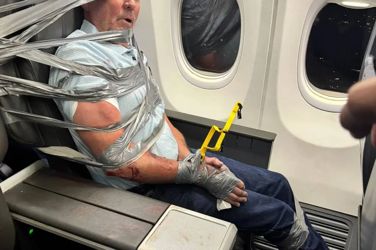 Pouso de emergência ocorre após briga e ofensas em voo da American Airlines