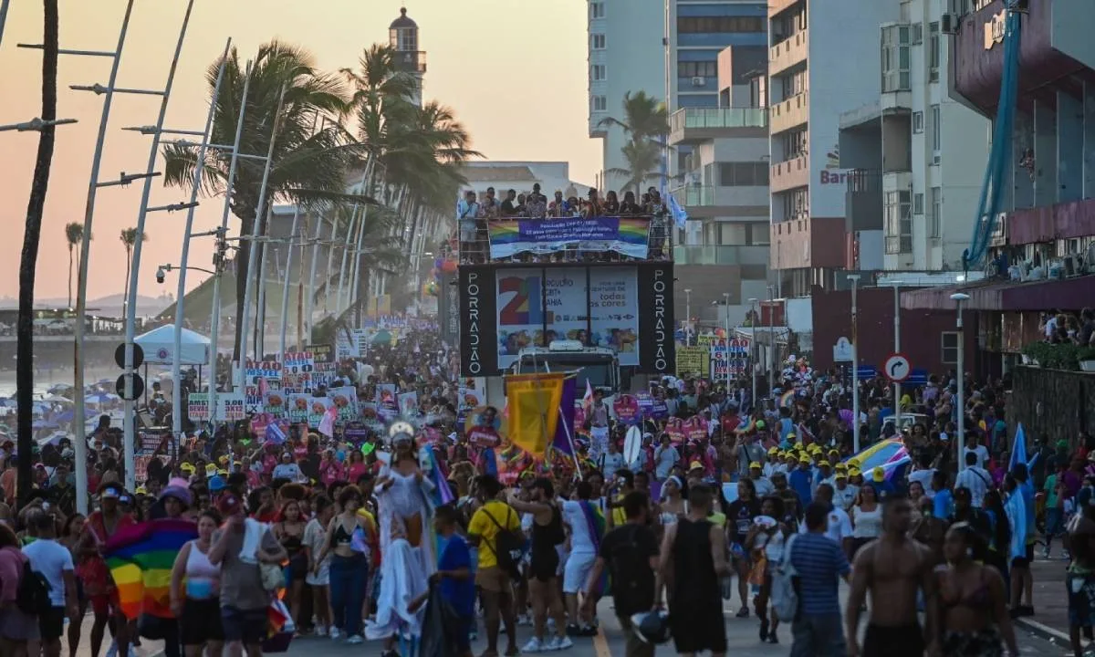 Parada LGBT+ altera trânsito em Barra e Ondina neste domingo