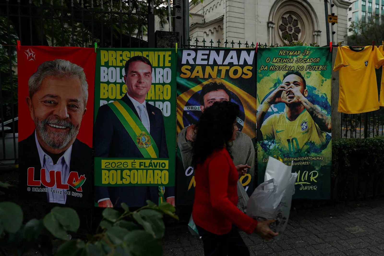 Pesquisa mostra expectativas distintas sobre a democracia entre grupos políticos