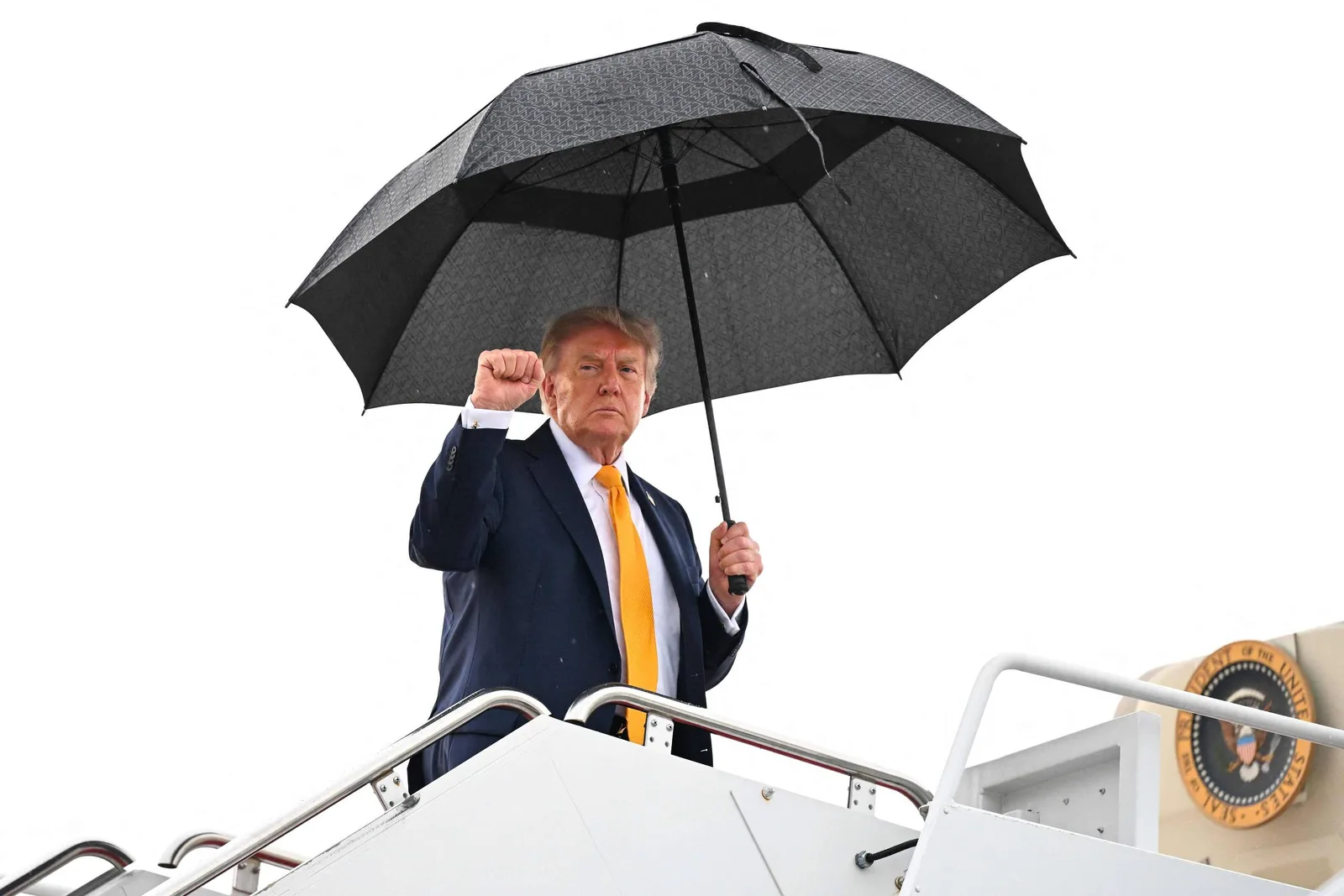 Trump compara guerra no Irã a conflito de pouca importância para os EUA