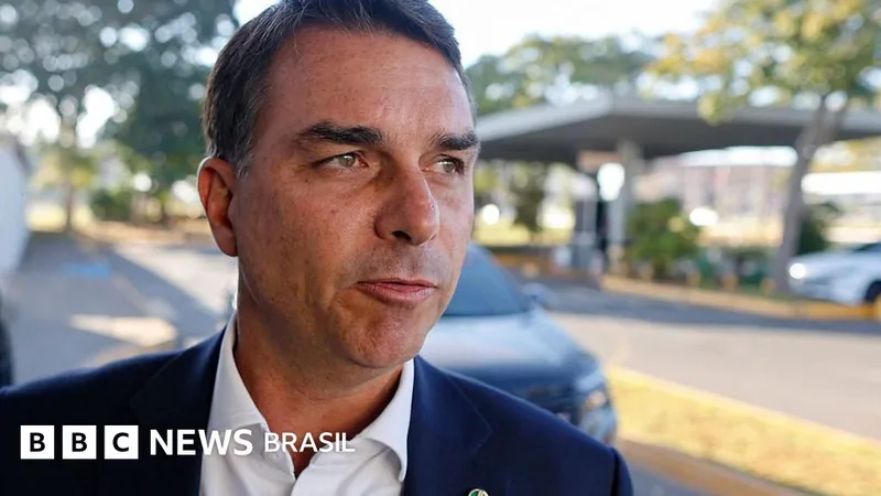 O que Flávio Bolsonaro diz sobre encontro com Vorcaro após primeira prisão do banqueiro do Master