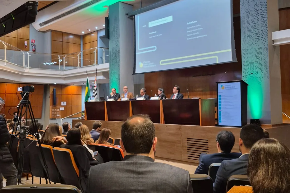 Especialistas discutem devedor estratégico e concorrência ilícita em congresso