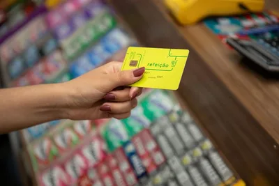 Cármen Lúcia rejeita ação contra regras do vale-alimentação no PAT