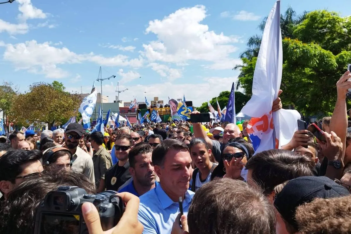 Flávio acusa presidente do Senado de evitar análise de pedidos contra Moraes