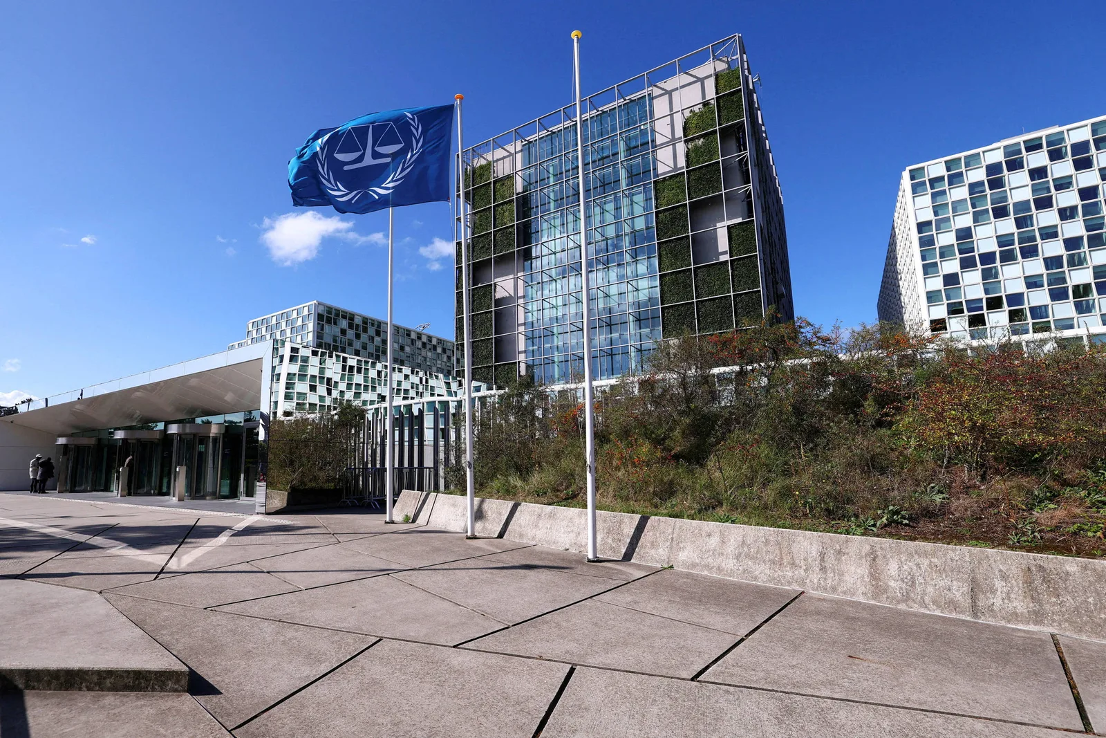Nobel a Navi Pillay coincide com novas sanções dos EUA contra o TPI