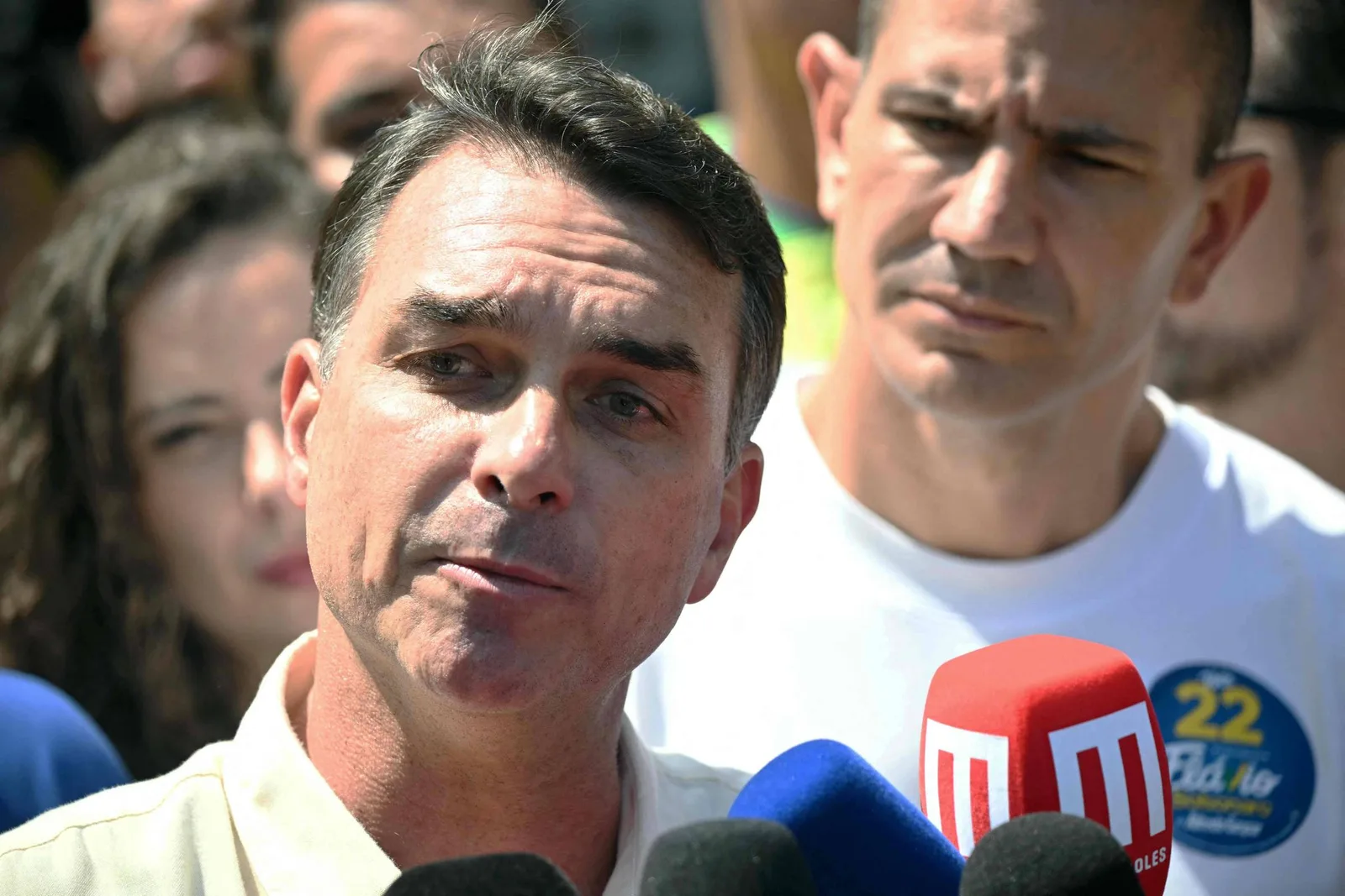 Flávio Bolsonaro promete usar a Caixa para financiar empreendedores da periferia