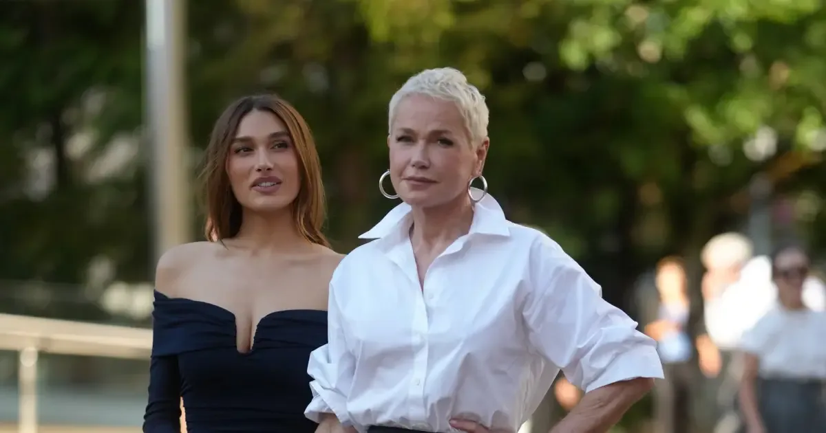 Xuxa e Sasha Meneghel acompanham desfile da Carolina Herrera em Nova York