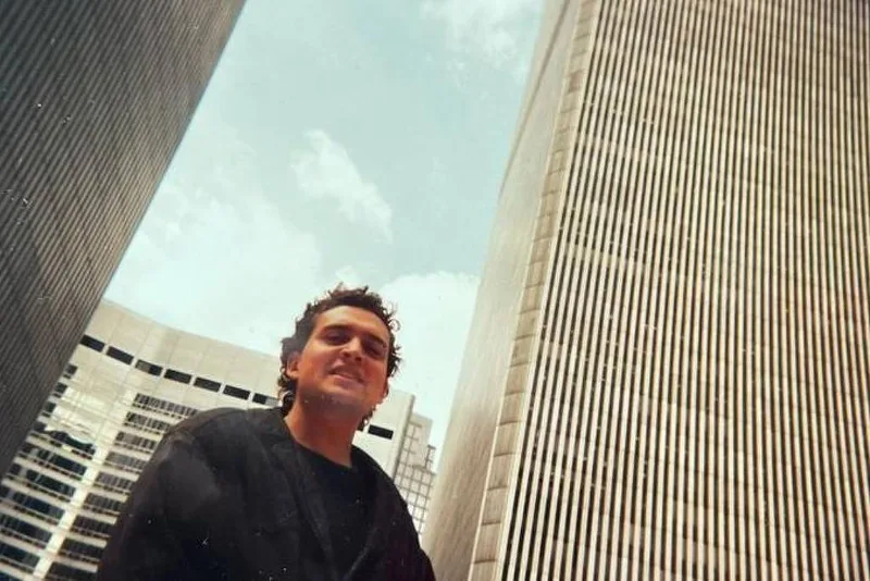 A explosão entre as torres e as marcas deixadas em Hans Gernot Schenk
