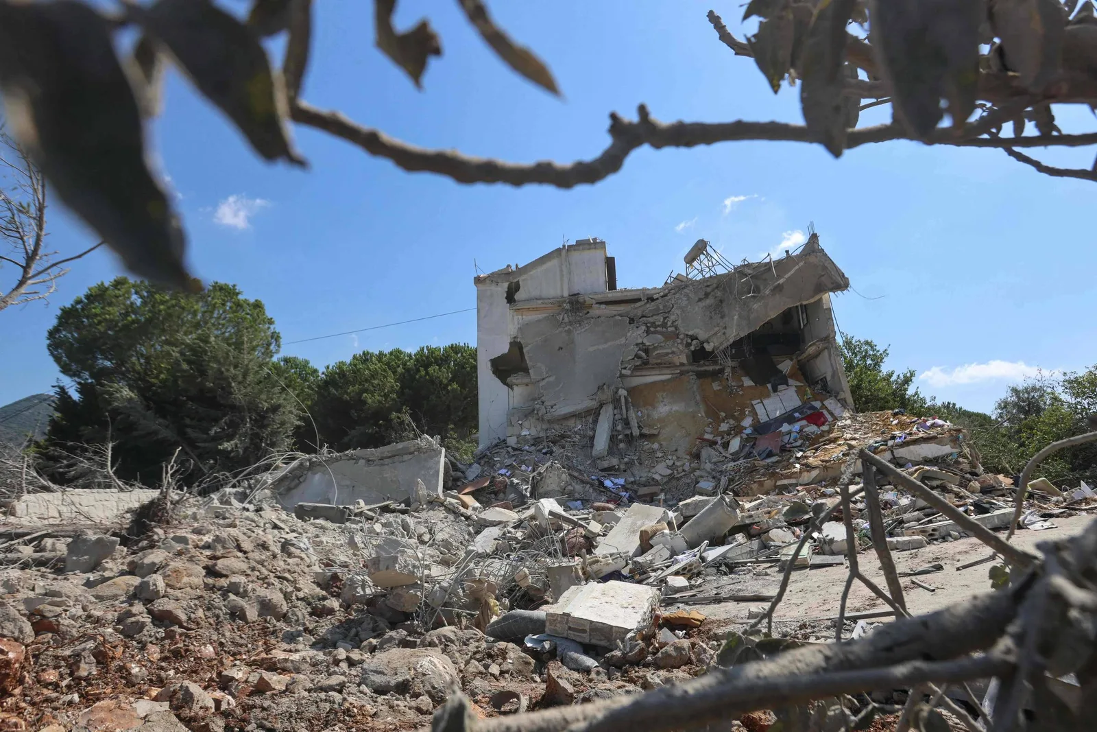 Ataques israelenses deixam sete mortos e 20 feridos no sul do Líbano